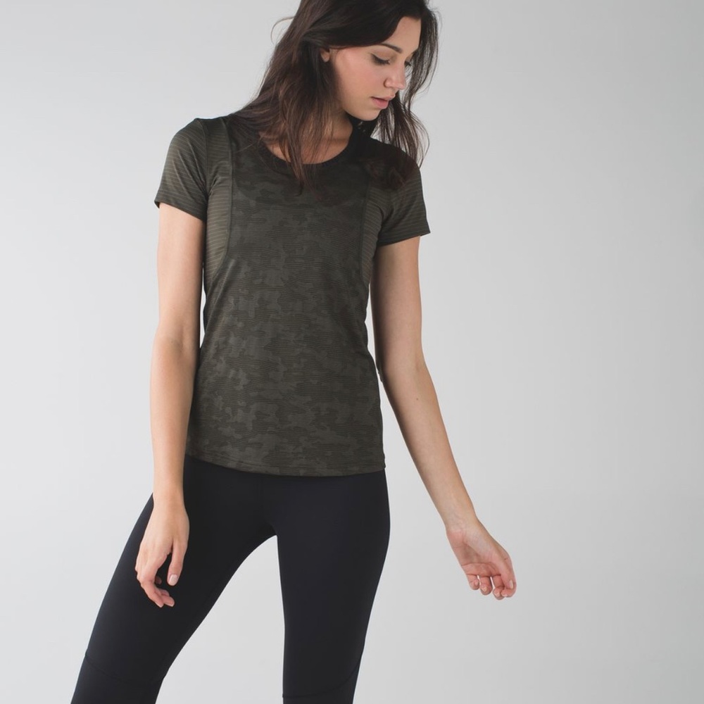 Lululemon green Camo size 6, short sleeve